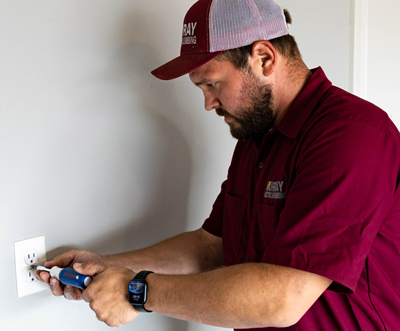 Electrical-problem-being-repaired-by-a-Murray-electrician